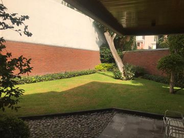 DENTRO DE PRIVADA CASA EN VENTA, ESTÁ POR MONTE LIBANO Y PALMAS