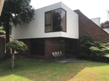 DENTRO DE PRIVADA CASA EN VENTA, ESTÁ POR MONTE LIBANO Y PALMAS