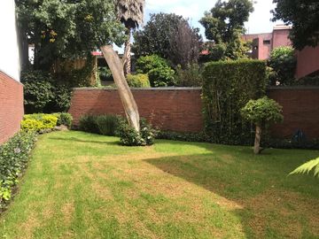 DENTRO DE PRIVADA CASA EN VENTA, ESTÁ POR MONTE LIBANO Y PALMAS