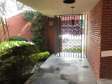 DENTRO DE PRIVADA CASA EN VENTA, ESTÁ POR MONTE LIBANO Y PALMAS
