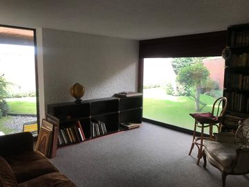 DENTRO DE PRIVADA CASA EN VENTA, ESTÁ POR MONTE LIBANO Y PALMAS