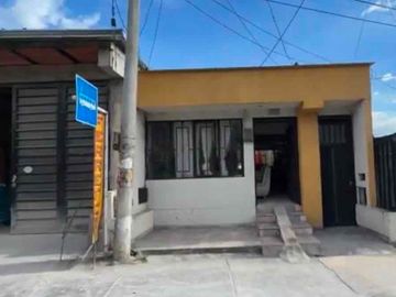OPORTUNIDAD DE COMPRA BARRIO LA PAZ DOS PISOS  EN NIVELES ÁREA 223 MTS VEHICULAR CERCA A COLEGIOS