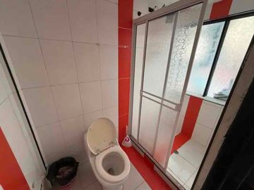 OPORTUNIDAD DE COMPRA BARRIO LA PAZ DOS PISOS  EN NIVELES ÁREA 223 MTS VEHICULAR CERCA A COLEGIOS