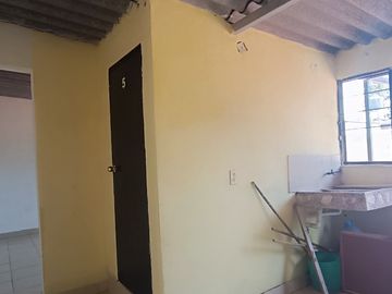 Venta de propiedad en la Colonia Melchor Muzquiz, Ecatepec de Morelos.  con 8 viviendas (4 de 2 recámaras y 4 de 1 recámara) y estacionamiento