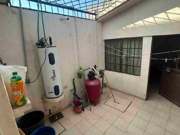 RENTA DE CASA DOS PLANTAS CON VIALIDADES Y COMERCIOS A LA CERCANÍA UBICADA EN COL. DOCTORES AL NORTE DE SALTILLO