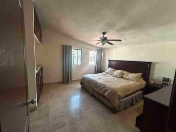 RENTA DE CASA DOS PLANTAS CON VIALIDADES Y COMERCIOS A LA CERCANÍA UBICADA EN COL. DOCTORES AL NORTE DE SALTILLO