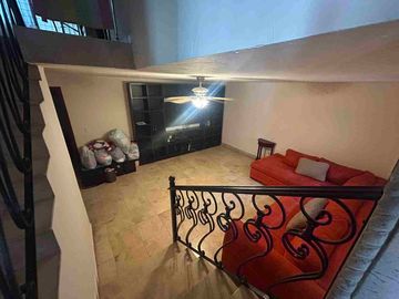 RENTA DE CASA DOS PLANTAS CON VIALIDADES Y COMERCIOS A LA CERCANÍA UBICADA EN COL. DOCTORES AL NORTE DE SALTILLO