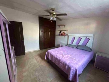RENTA DE CASA DOS PLANTAS CON VIALIDADES Y COMERCIOS A LA CERCANÍA UBICADA EN COL. DOCTORES AL NORTE DE SALTILLO