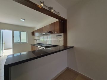 CASA EN VENTA EN CHAPALITA!