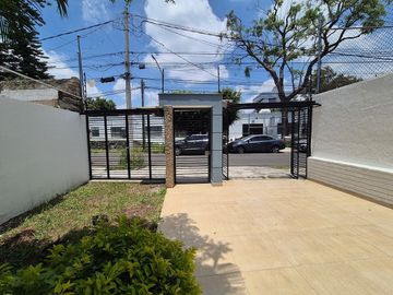 CASA EN VENTA EN CHAPALITA!