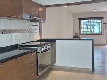 CASA EN VENTA EN CHAPALITA!