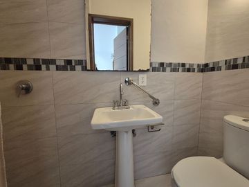 CASA EN VENTA EN CHAPALITA!