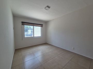 CASA EN VENTA EN CHAPALITA!