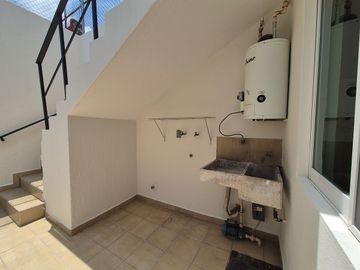 CASA EN VENTA EN CHAPALITA!