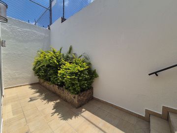 CASA EN VENTA EN CHAPALITA!