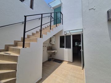 CASA EN VENTA EN CHAPALITA!