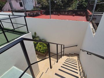 CASA EN VENTA EN CHAPALITA!