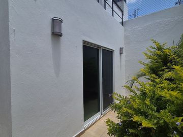 CASA EN VENTA EN CHAPALITA!