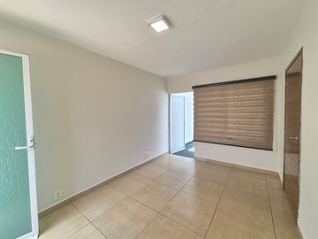CASA EN VENTA EN CHAPALITA!