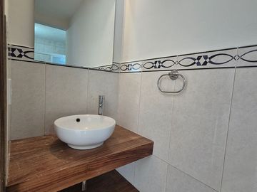 CASA EN VENTA EN CHAPALITA!