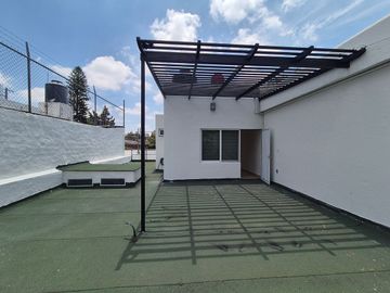 CASA EN VENTA EN CHAPALITA!