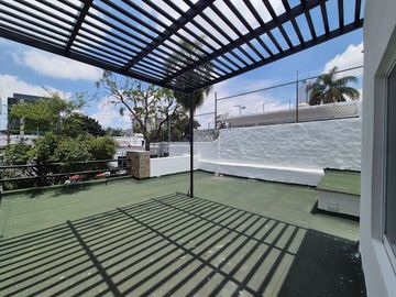 CASA EN VENTA EN CHAPALITA!