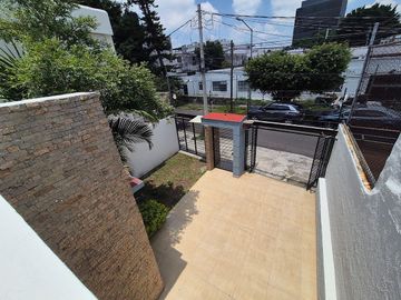 CASA EN VENTA EN CHAPALITA!