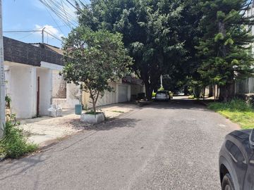 CASA EN VENTA EN CHAPALITA!