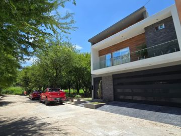CASA EN VENTA EN FRACCIONAMIENTO PRIVADO LUMHA