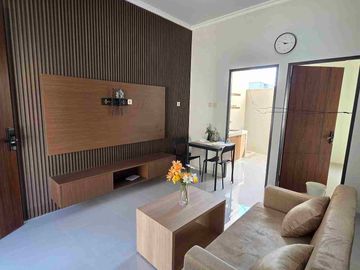 Rumah American Style 700jtan, Surabaya Timur