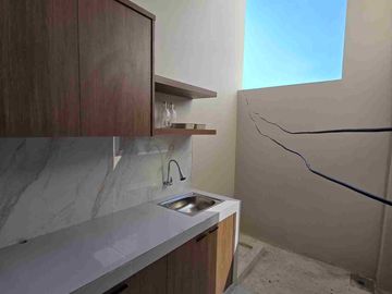 Rumah American Style 700jtan, Surabaya Timur