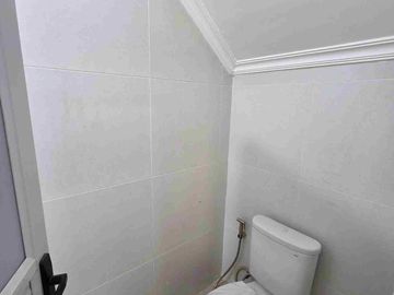 Rumah American Style 700jtan, Surabaya Timur