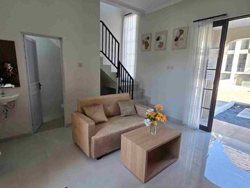 Rumah American Style 700jtan, Surabaya Timur