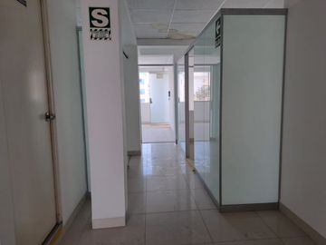 ALQUILO OFICINAS 3er y 4to piso AV. CARLOS IZAGUIRRE LOS OLIVOS