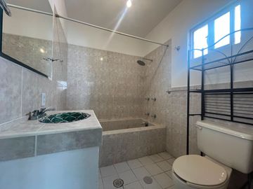 RENTO DEPARTAMENTO SEMI-AMUEBLADO EN RESIDENCIAL FRACC ATASCADERO EN SAN MIGUEL DE ALLENDE, GUANAJUATO