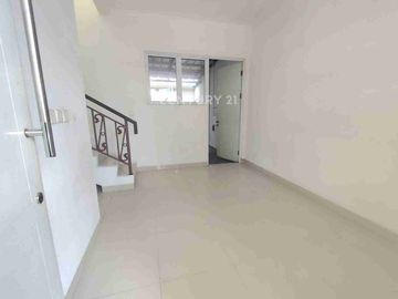 Sangat Murah! Rumah 2 Lantai di Cluster Laseine Jgc – SHM, 2+1 KT | 1,35 M Nego
