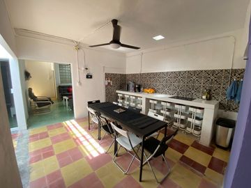 CASA AMUEBLADA, 3 RECÁMARAS Y PANELES SOLARES, CENTRO MÉRIDA