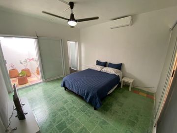 CASA AMUEBLADA, 3 RECÁMARAS Y PANELES SOLARES, CENTRO MÉRIDA