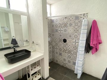 CASA AMUEBLADA, 3 RECÁMARAS Y PANELES SOLARES, CENTRO MÉRIDA