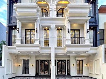 SUPER LUXURY HOUSE NEAR WAHID HASYIM MEDAN BARU | 3LANTAI PLUS FURNISHED | SWIMING POOL