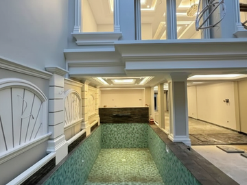 SUPER LUXURY HOUSE NEAR WAHID HASYIM MEDAN BARU | 3LANTAI PLUS FURNISHED | SWIMING POOL
