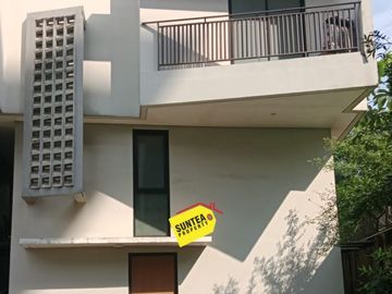 Disewakan Rumah Minimalis 2 Lantai Strategis 3 KT Dekat Stasiun di Jombang, Tangerang Selatan