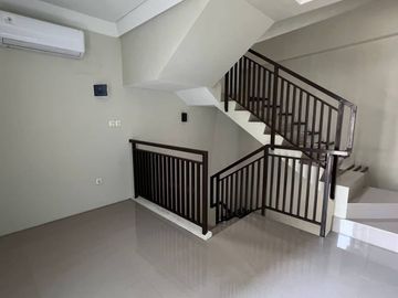Disewakan Rumah Minimalis 2 Lantai Strategis 3 KT Dekat Stasiun di Jombang, Tangerang Selatan