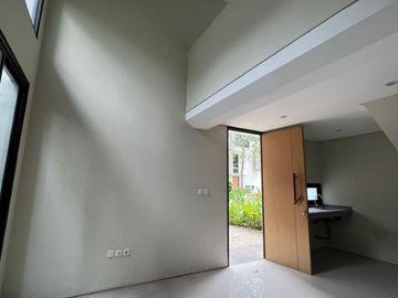 Disewakan Rumah Minimalis 2 Lantai Strategis 3 KT Dekat Stasiun di Jombang, Tangerang Selatan
