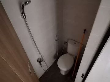 Disewakan Rumah Minimalis 2 Lantai Strategis 3 KT Dekat Stasiun di Jombang, Tangerang Selatan