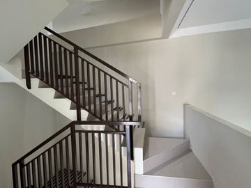 Disewakan Rumah Minimalis 2 Lantai Strategis 3 KT Dekat Stasiun di Jombang, Tangerang Selatan