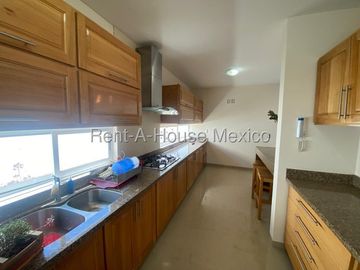 Se vende Casa Moderna con Jardín y Estacionamiento Techado en Grand Juriquilla RM2832