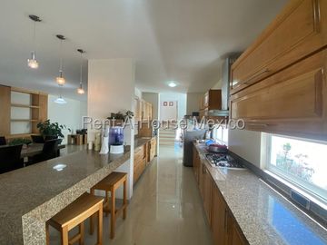 Se vende Casa Moderna con Jardín y Estacionamiento Techado en Grand Juriquilla RM2832