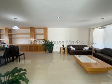 Se vende Casa Moderna con Jardín y Estacionamiento Techado en Grand Juriquilla RM2832
