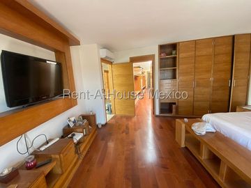 Se vende Casa Moderna con Jardín y Estacionamiento Techado en Grand Juriquilla RM2832